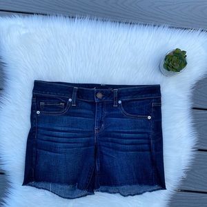 American Eagle dark wash frayed hem denim short